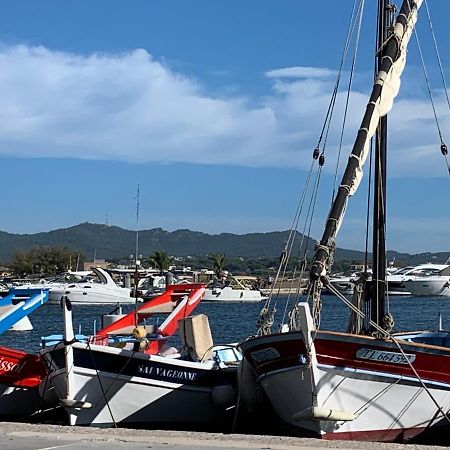Les Toits De Sanary Et La Mer Екстер'єр фото